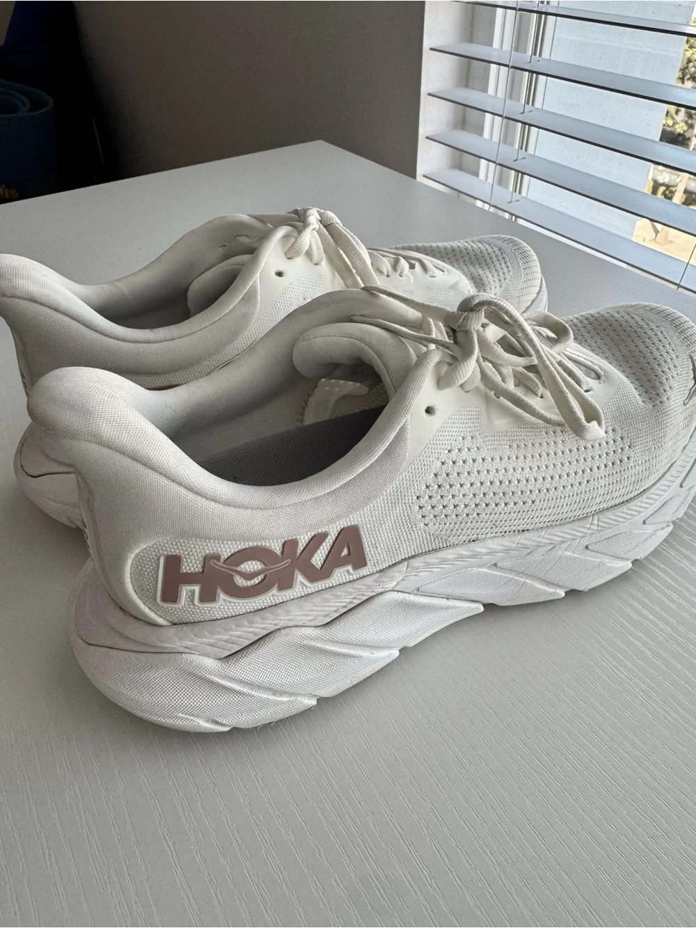 Hoka Arahi 7 Running Shoes, White + Rose Gold